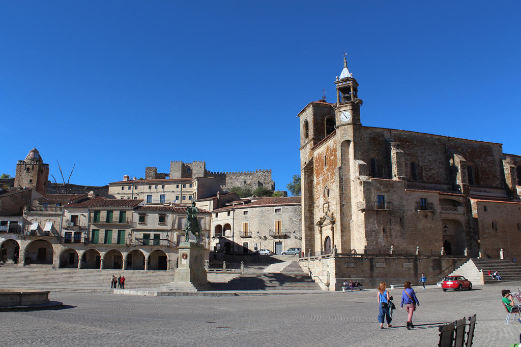 Alojamientos Plaza Mayor Trujillo Bagian luar foto