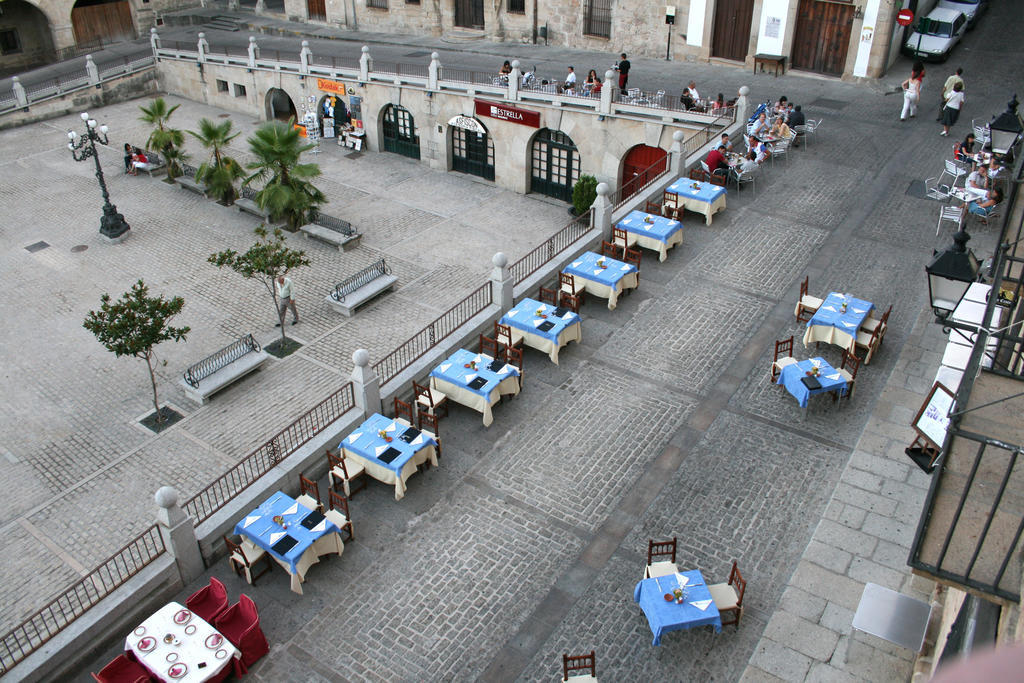 Alojamientos Plaza Mayor Trujillo Bagian luar foto